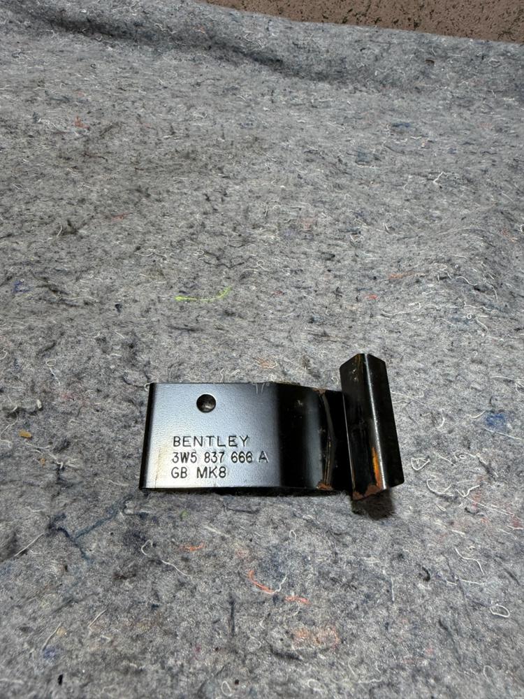Bentley Bracket 3W5837666A OEM – photo 1