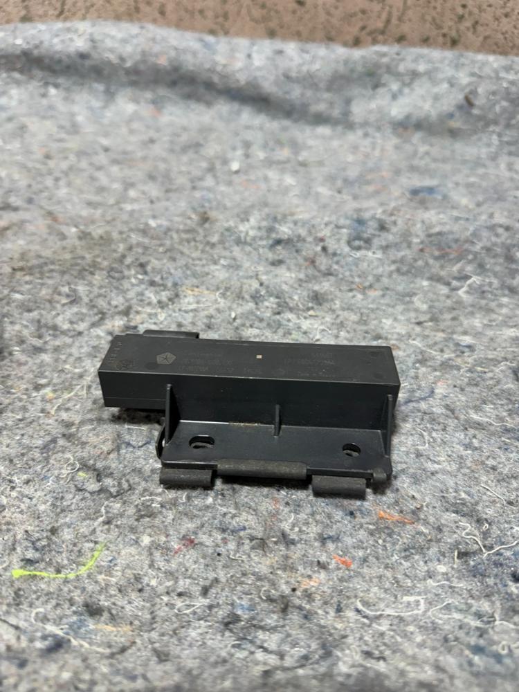 Genuine Mopar Passive Entry Antenna 6806773AA OEM – photo 2
