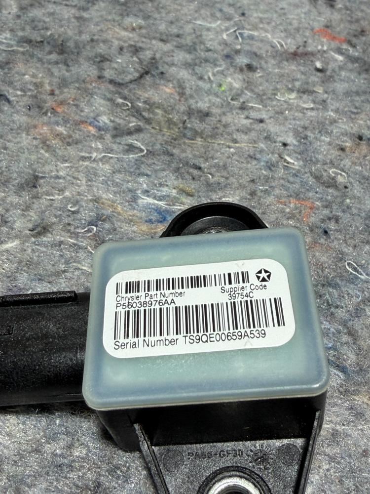 2014-2017 Chrysler Sensor Module Unit P56038976AA OEM – photo 4