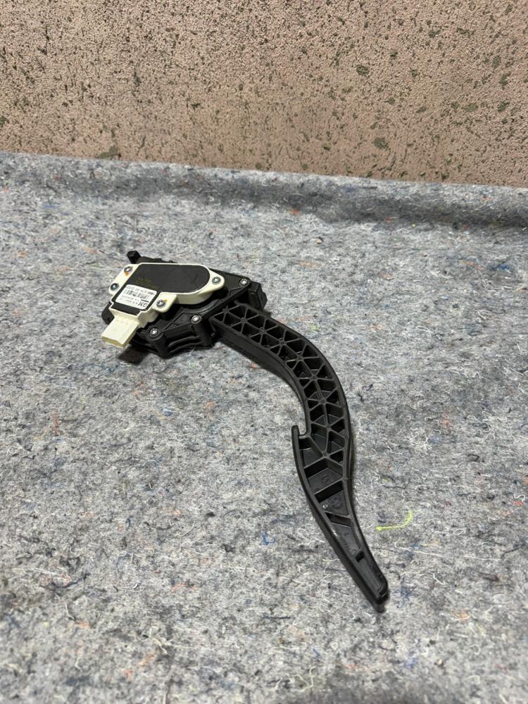 2018 Chevy Spark Pedal Assembly 95352200 OEM – photo 3