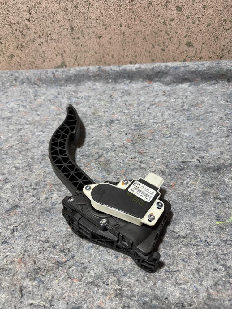 2018 Chevy Spark Pedal Assembly 95352200 OEM – photo 4