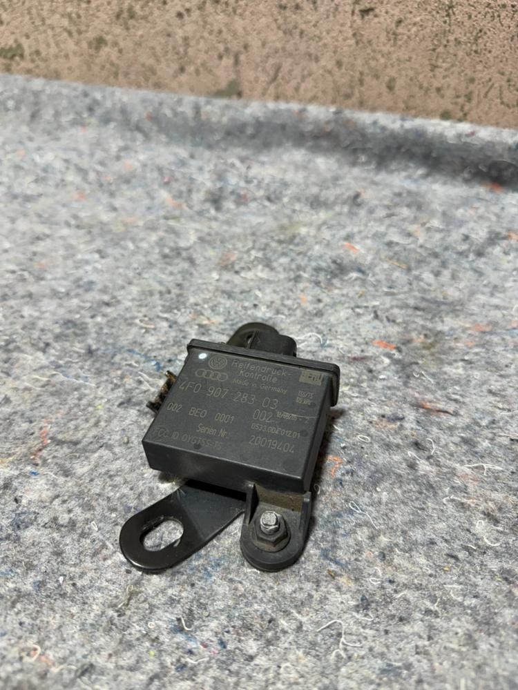 Audi VW Tyre Pressure Control Sensor 4F090728303 OEM – photo 1