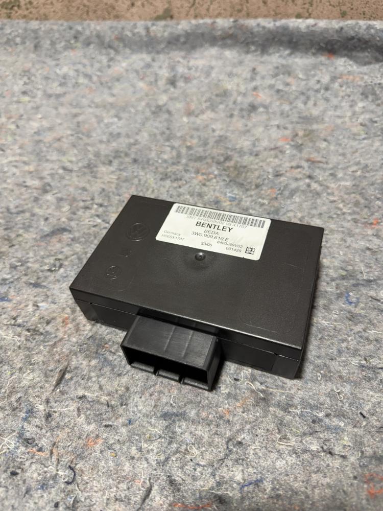 2006-2012 Bentley Flying Spur Trunk Control Module 3W0909610E OEM – photo 1