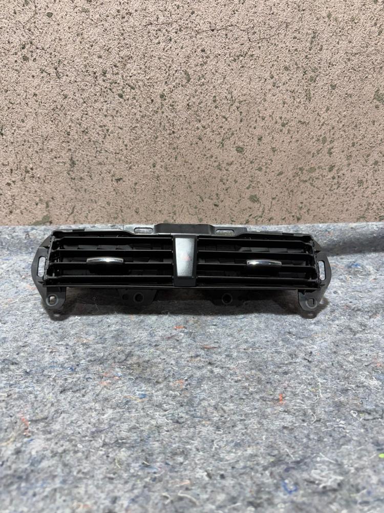 Ford Fusion Center Dash Air Vents DS73-19K617-A OEM – photo 2