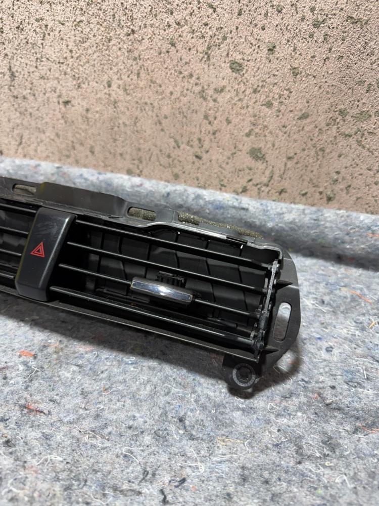 Ford Fusion Center Dash Air Vents DS73-19K617-A OEM – photo 3