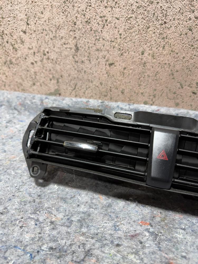 Ford Fusion Center Dash Air Vents DS73-19K617-A OEM – photo 4