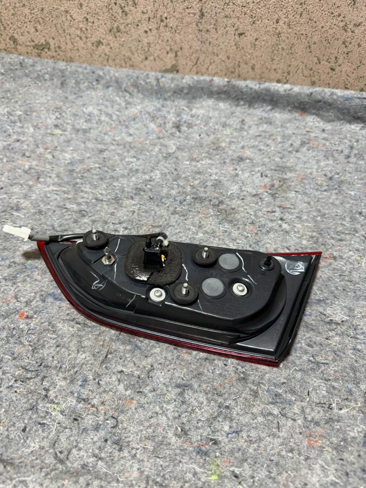 Mazda 3 Toyota Yaris LH Inner Tail Light BCWV513G0 OEM – photo 3
