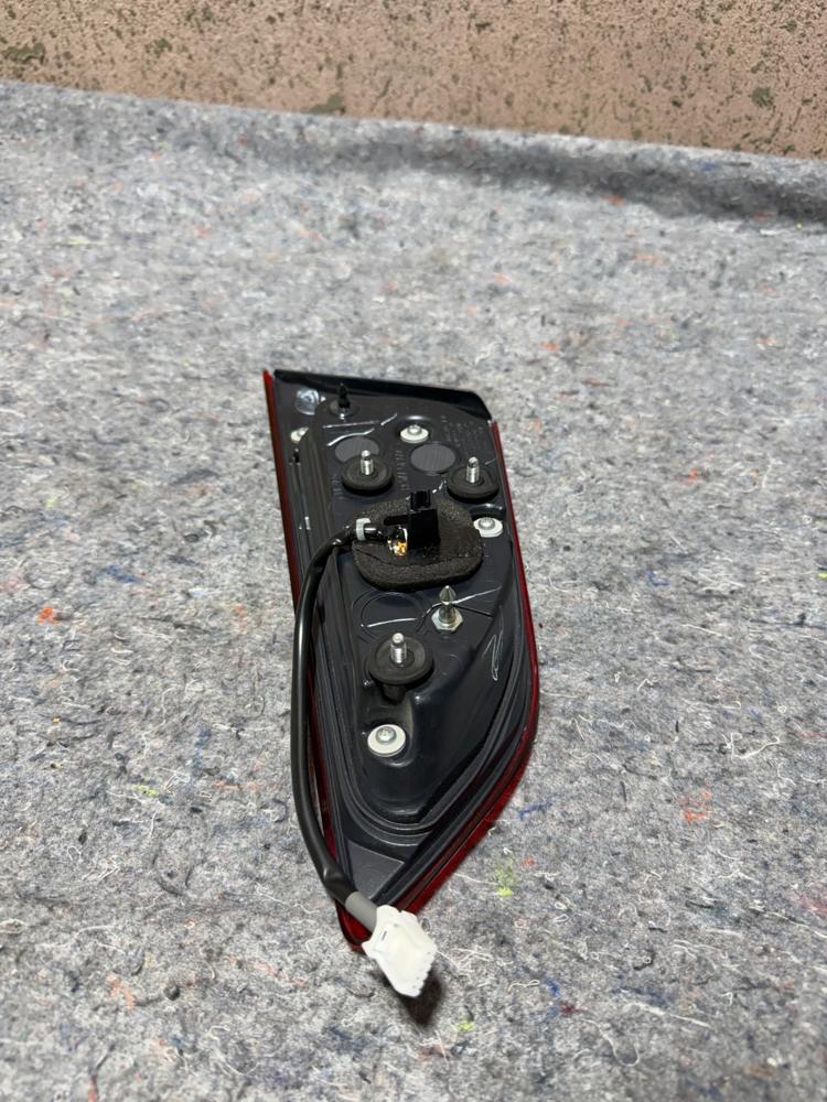 Mazda 3 Toyota Yaris LH Inner Tail Light BCWV513G0 OEM – photo 4