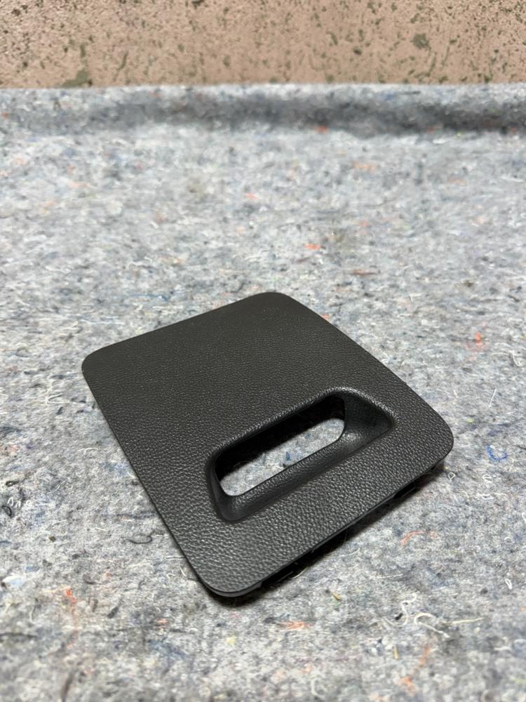 Chevrolet Spark Instrument Panel Fuse Block Access Hole Cover 42677839 OEM – photo 1