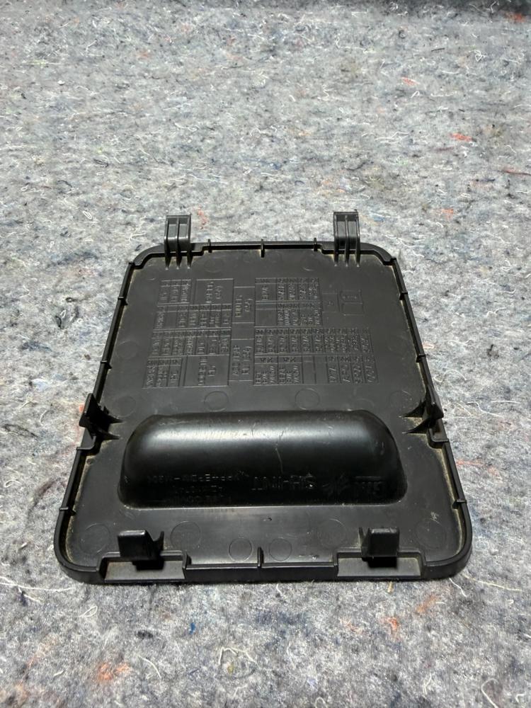 Chevrolet Spark Instrument Panel Fuse Block Access Hole Cover 42677839 OEM – photo 2