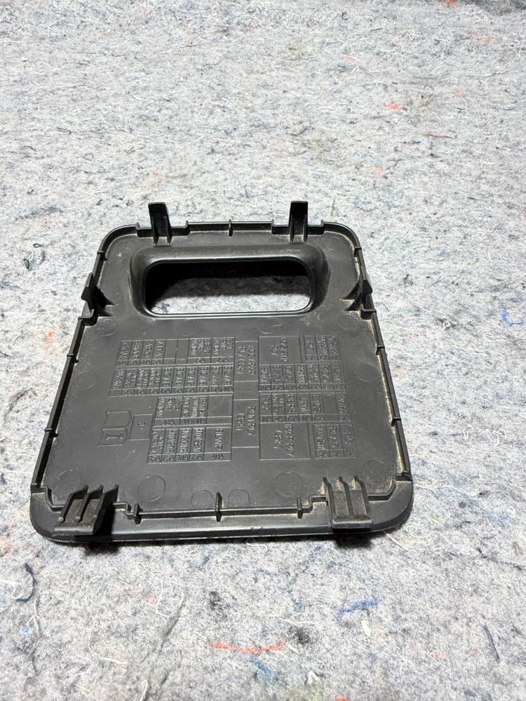 Chevrolet Spark Instrument Panel Fuse Block Access Hole Cover 42677839 OEM – photo 3