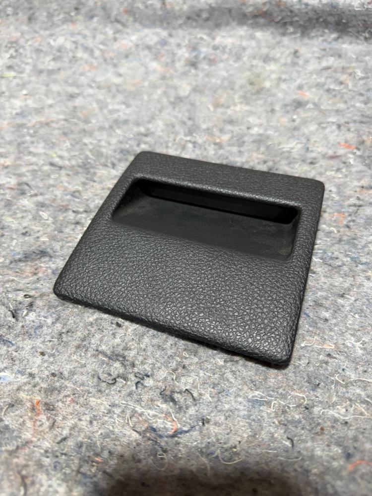 Subaru Forester Fuse Lid Cover 66135AJ020 OEM – photo 1