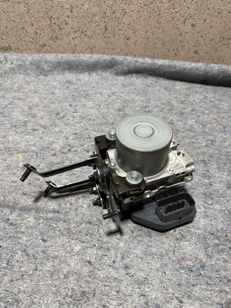 Infiniti Q50 Abd Brake Pump Module 476606HA1A OEM 11604066170 – photo 1