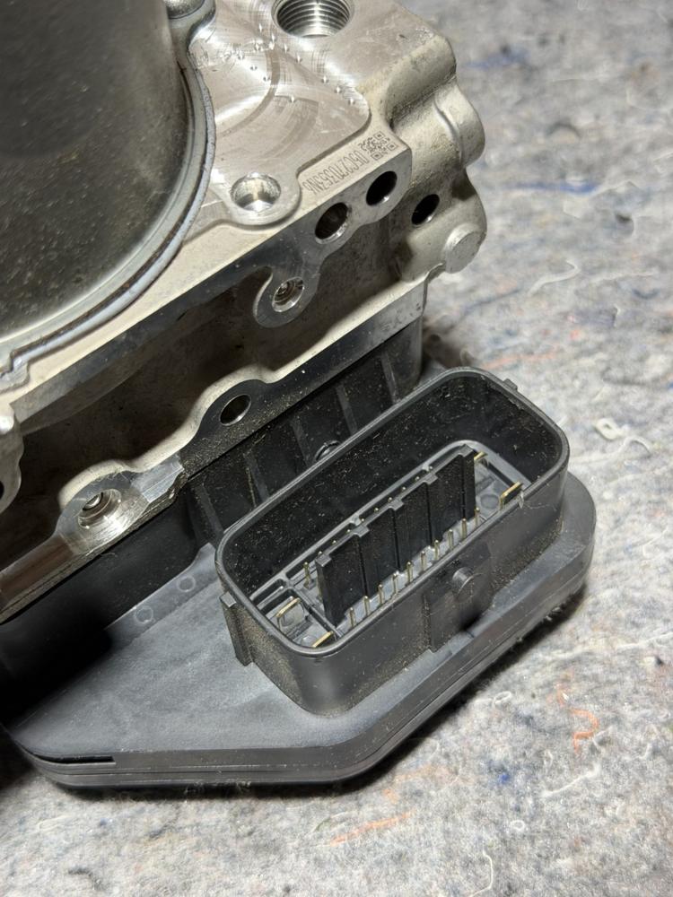 Infiniti Q50 Abd Brake Pump Module 476606HA1A OEM 11604066170 – photo 4