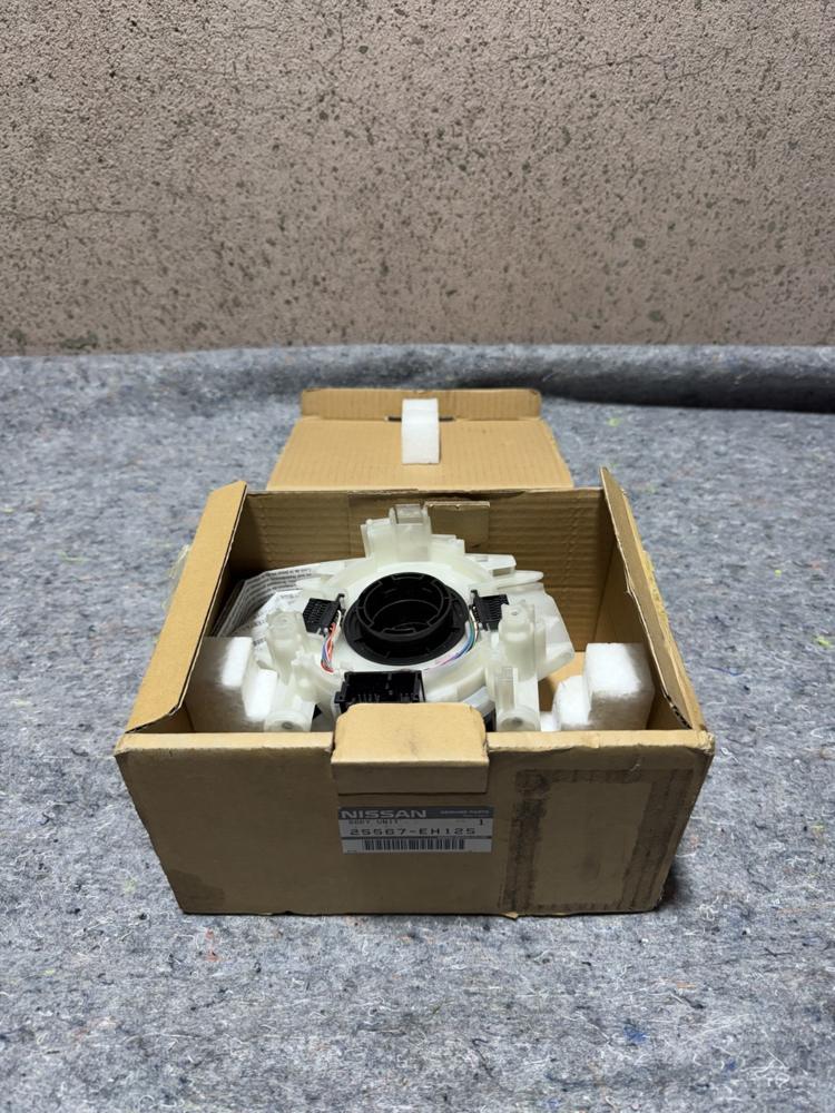 Genuine Infiniti Body 25567EH125 OEM New in Box – photo 2