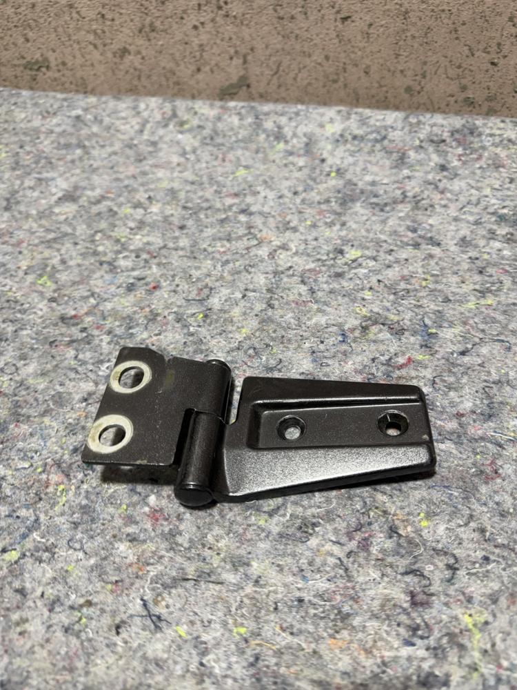 Genuine Mopar Door Hinge Right RH 55395384AH OEM – photo 1