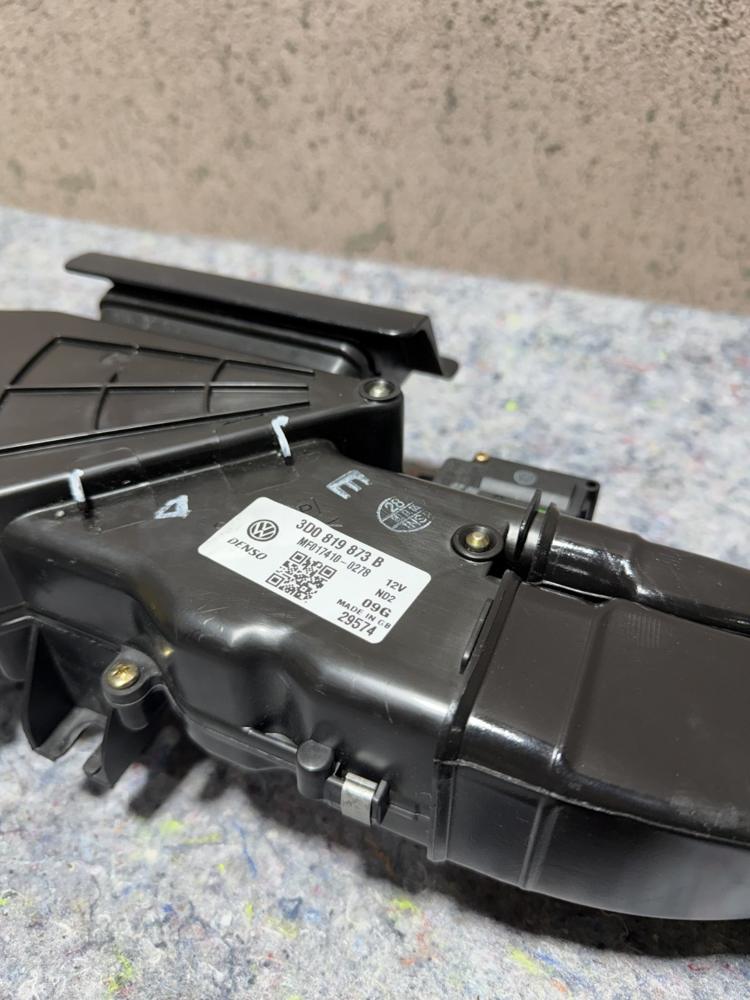 Bentley Continental Left Under Seat Heater Air Unit 3D0819873B OEM – photo 4