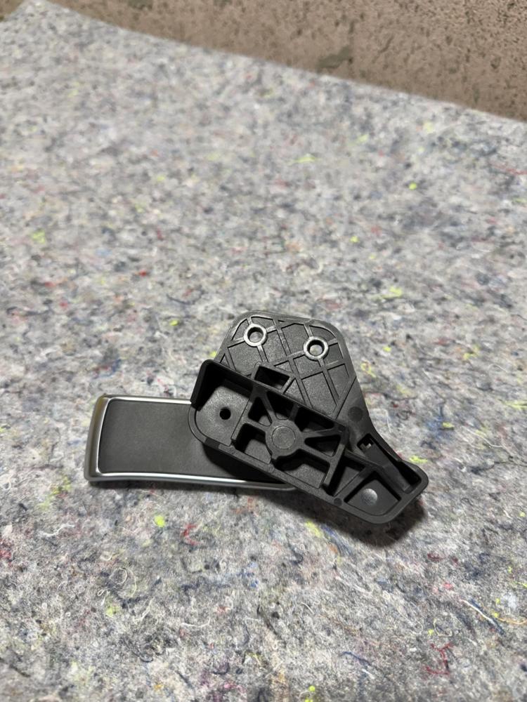06-12 Bentley Continental Flying Spur Speed Hood Release Lever 3W0823533A OEM – photo 3