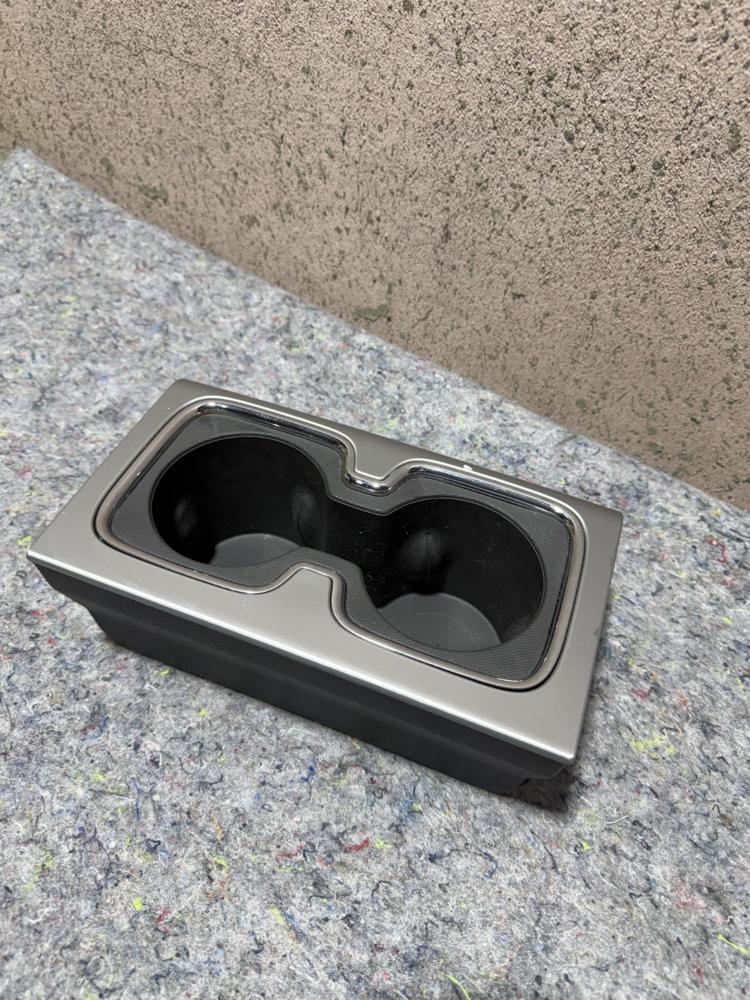 Chevrolet Silverado 1500 GMC Sierra 1500 Center Console Cup Holder OEM – photo 1