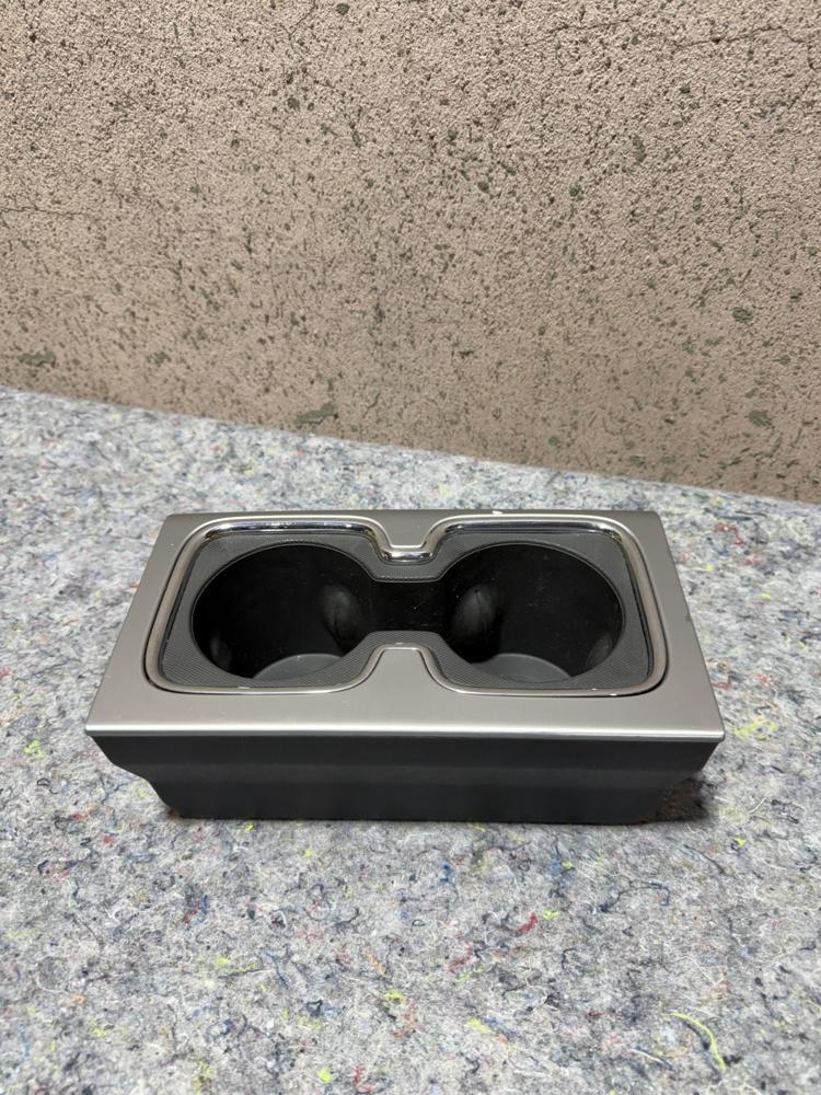 Chevrolet Silverado 1500 GMC Sierra 1500 Center Console Cup Holder OEM – photo 2