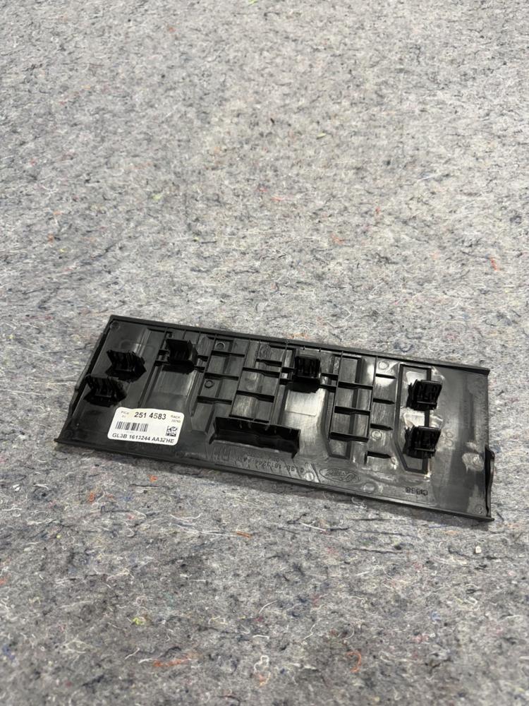 Ford F250 F350 Super Duty Rear Scuff Plate Right RH GL3B1613244A3ZHE OEM – photo 4