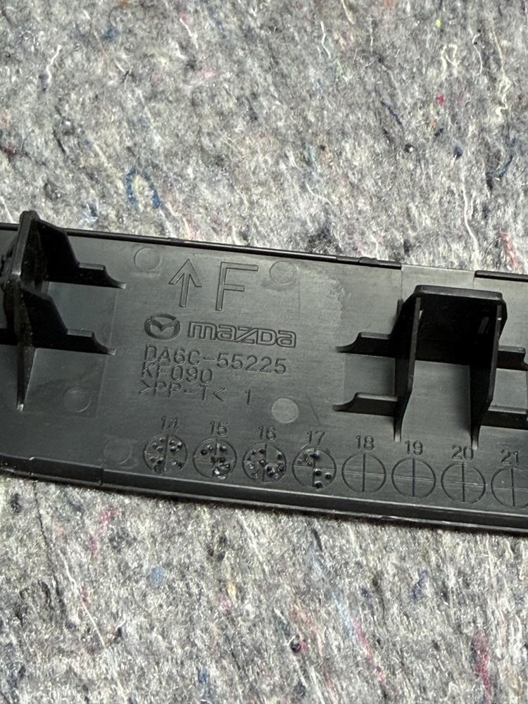 3016 Scion Ia Yaris Mazda Trim Panel DA6C-5525 OEM – photo 2