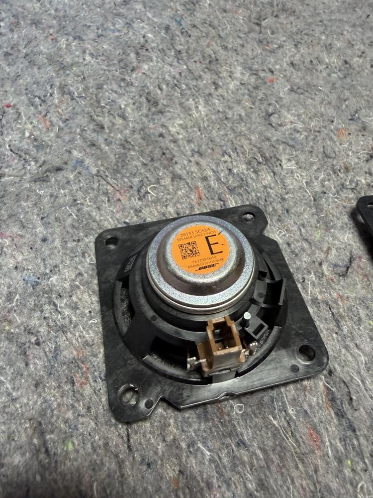 Infiniti OEM Left and Right Pair Rear C Pillar Bose Speaker 281535CA2A OEM – photo 2