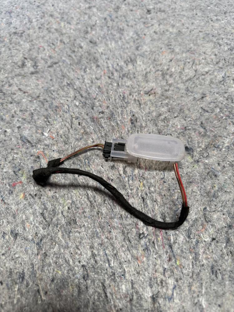 07-12 Mercedes GL450 Interior Dome Courtesy Lamp Reading Light 2118203801 OEM – photo 1