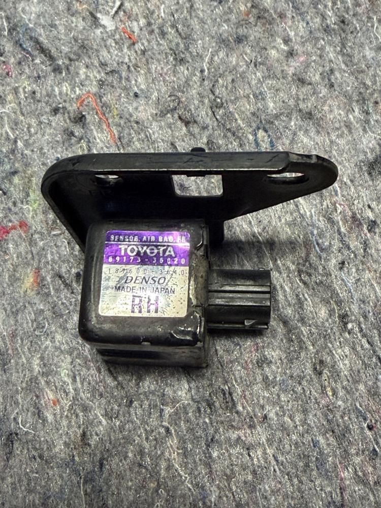 2002 Toyota 4RUNNER Air Sensor 89173-35020 OEM – photo 1
