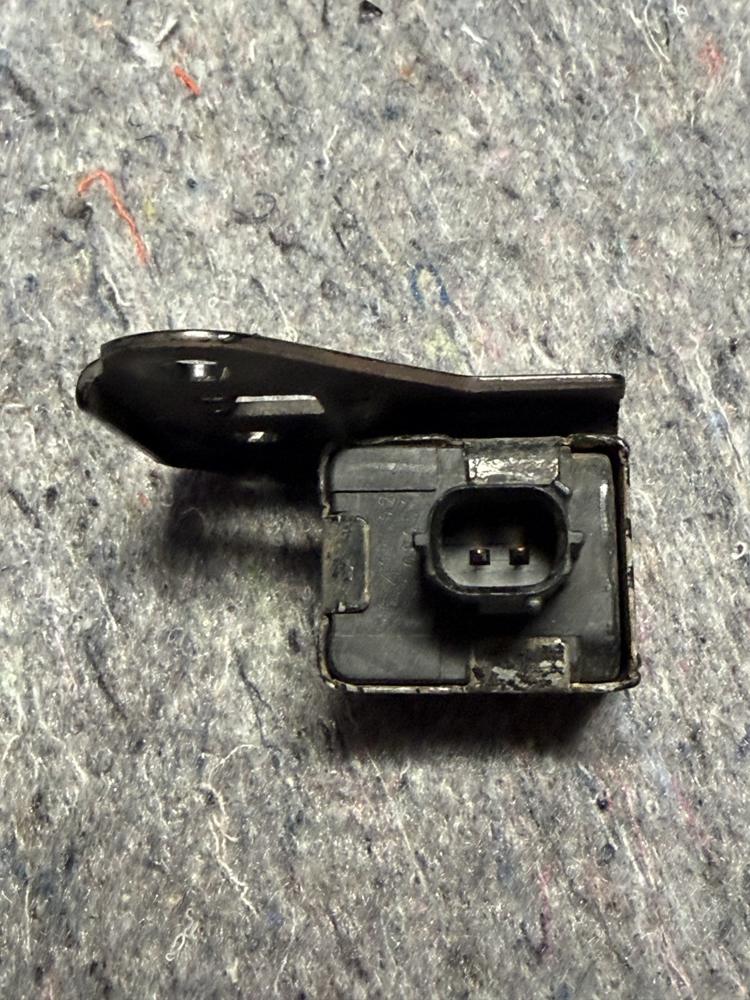 2002 Toyota 4RUNNER Air Sensor 89173-35020 OEM – photo 2