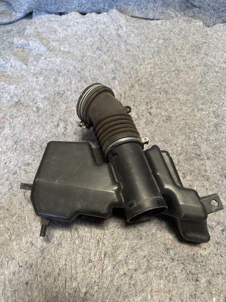 96-02 Toyota 4RUNNER SR5 Air Tube Resonator 1789362070 OEM – photo 1