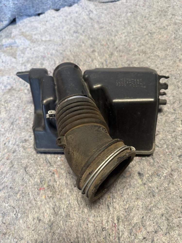 96-02 Toyota 4RUNNER SR5 Air Tube Resonator 1789362070 OEM – photo 4