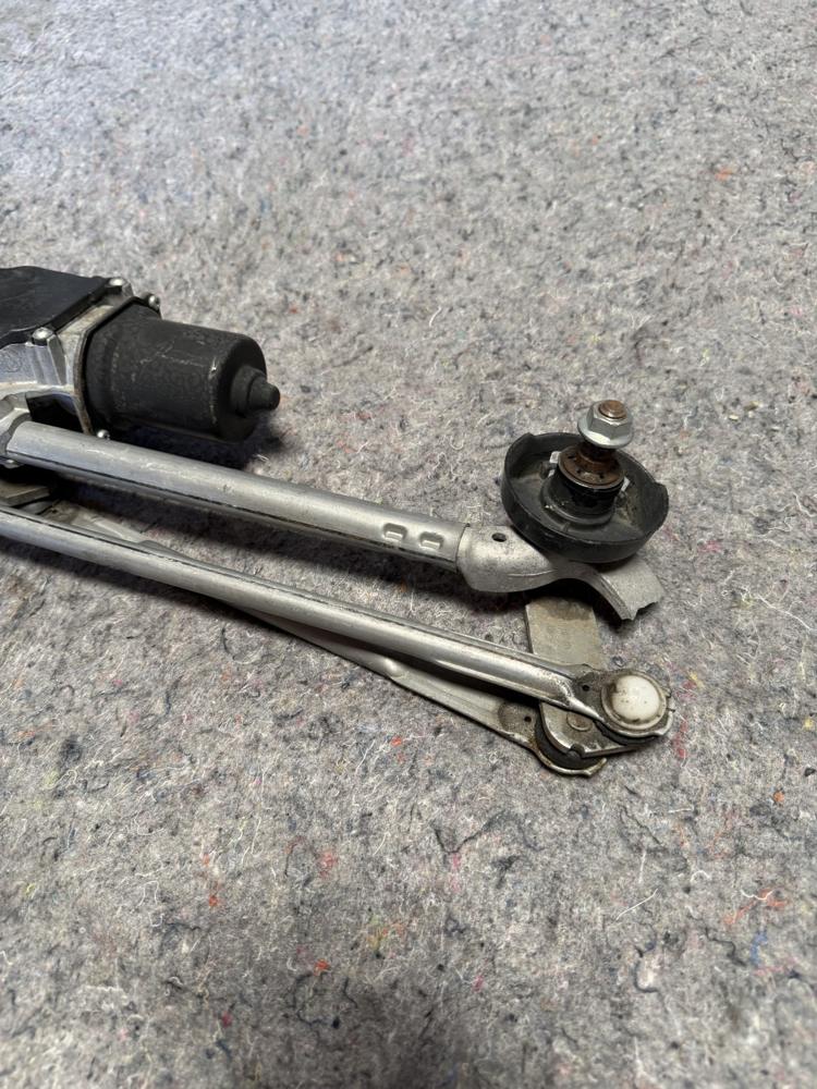Infiniti Q50 Left Front Winshiel Wiper Linkage W/motor OEM – photo 3