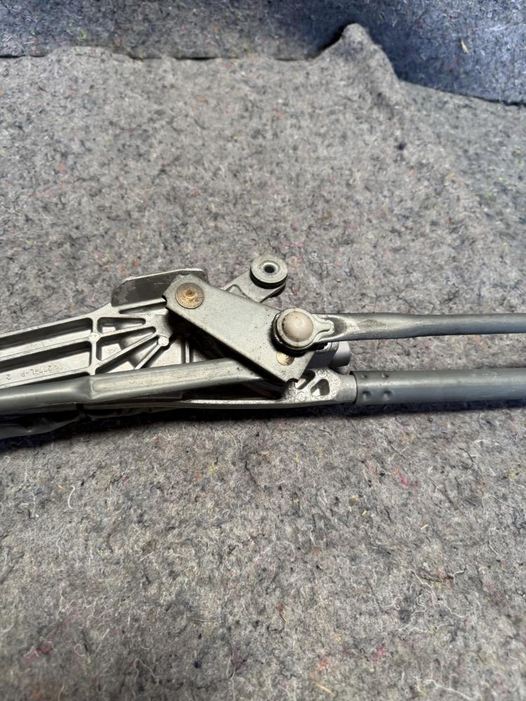 04-09 Toyota Prius Windshield Siper Arm Linkage W/motor 85110-47060 OEM – photo 2