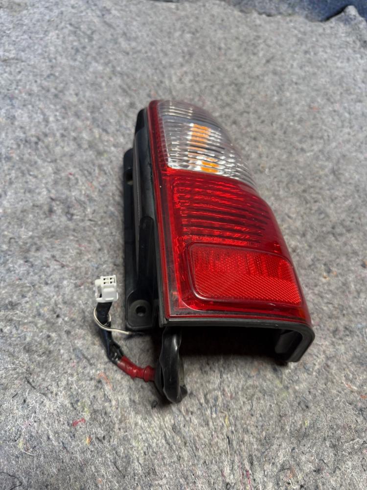 2000-2002 Toyota 4RUNNER Passenger Tail Light Rear Right RH 81551-35240 OEM – photo 3