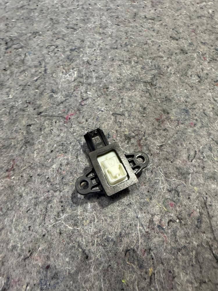 13-15 Ford Explorer RH or LH Front Door Senor DG13-14C676-AA OEM – photo 1
