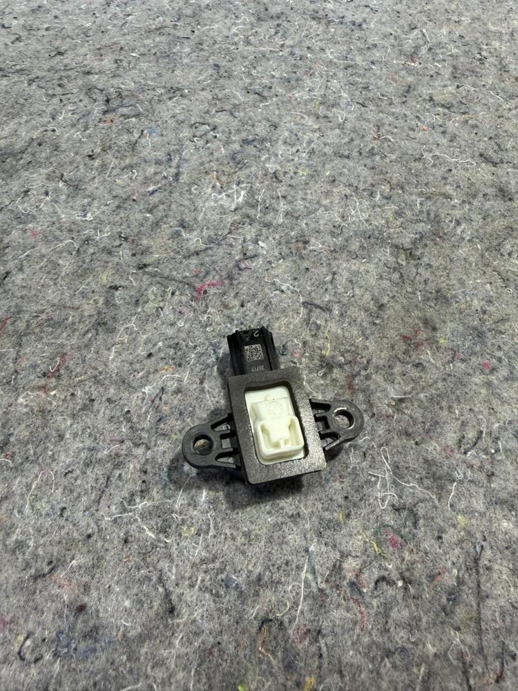 13-15 Ford Explorer RH or LH Front Door Senor DG13-14C676-AA OEM – photo 3