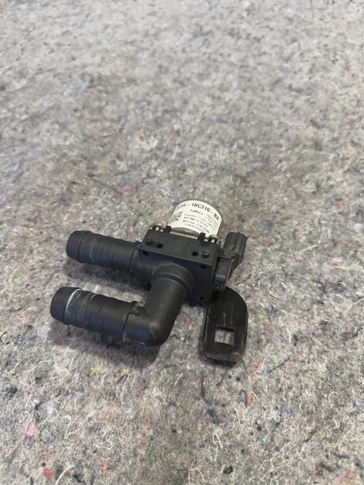 18-21 Ford Expedition Heater Water Coolant Control Valve Solenoid JL3418C310BA – photo 1
