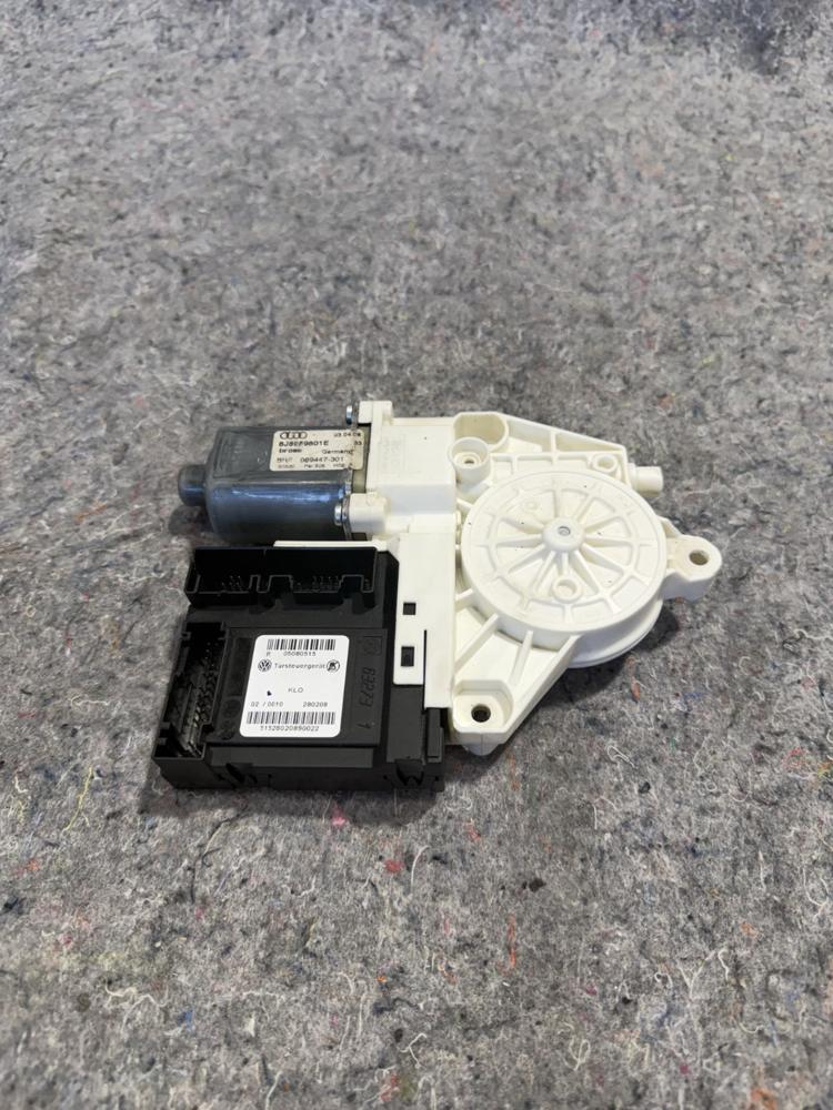08-15 Audi TT Passenger Right Window Regulator Motor 8J8959801E OEM – photo 1