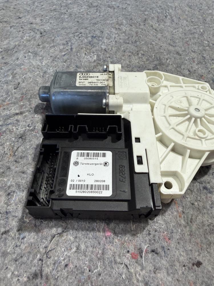 08-15 Audi TT Passenger Right Window Regulator Motor 8J8959801E OEM – photo 4