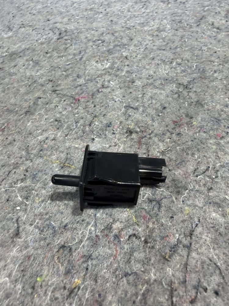 15-20 Ford F150 Glove Box Door Adjar Switch Assembly FL3Z-14413-C OEM – photo 1