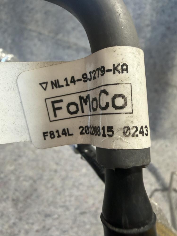 Ford Expedition Fuel Line Tube Assembly NL14-9J279-KA OEM – photo 2