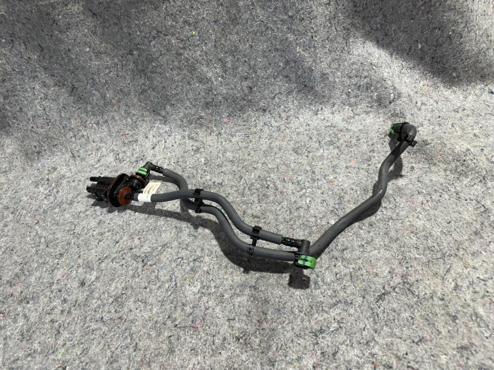 18-21 Ford Expedition Vapor Canister Control Valve W/hose JL349B325AC OEM – photo 1