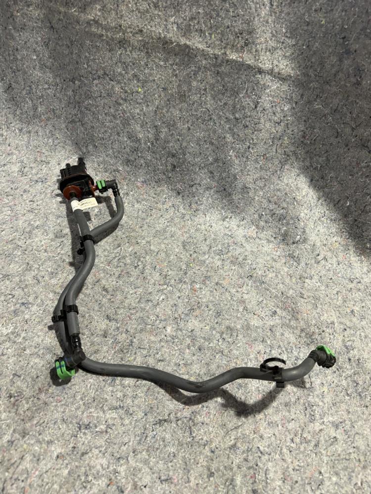 18-21 Ford Expedition Vapor Canister Control Valve W/hose JL349B325AC OEM – photo 2