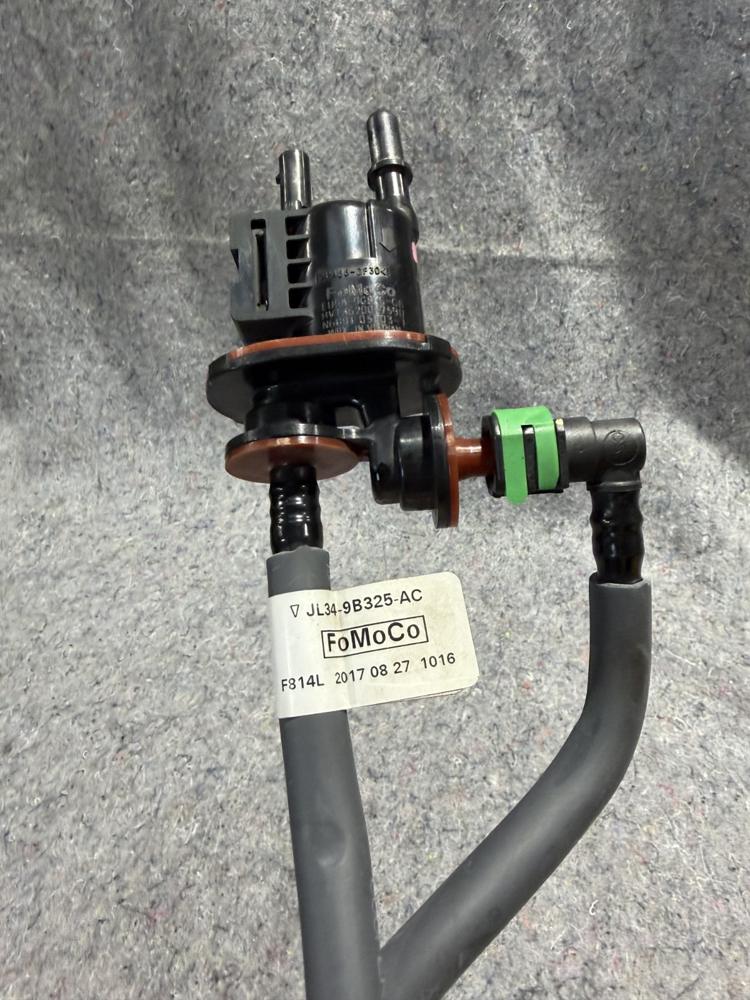 18-21 Ford Expedition Vapor Canister Control Valve W/hose JL349B325AC OEM – photo 4