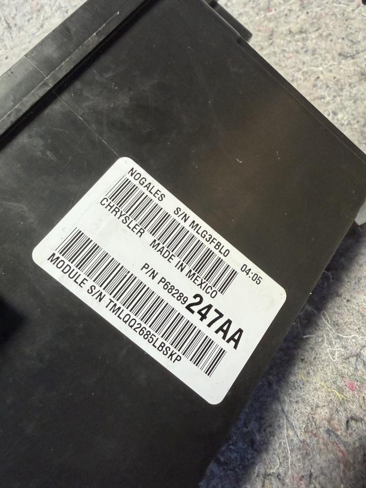 Jeep Compass Patriot Fuse Box Body Control P68289248AA OEM – photo 3