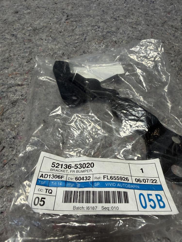 14-16 Lexus IS200-350 Front Left Bumper Cover Low Bracket 52136-53020 OEM – photo 1
