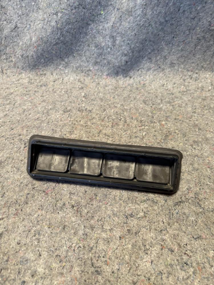 Toyota Tacoma Rear Right Side Quarter Air Vent Grille OEM 6293004040C OEM – photo 2