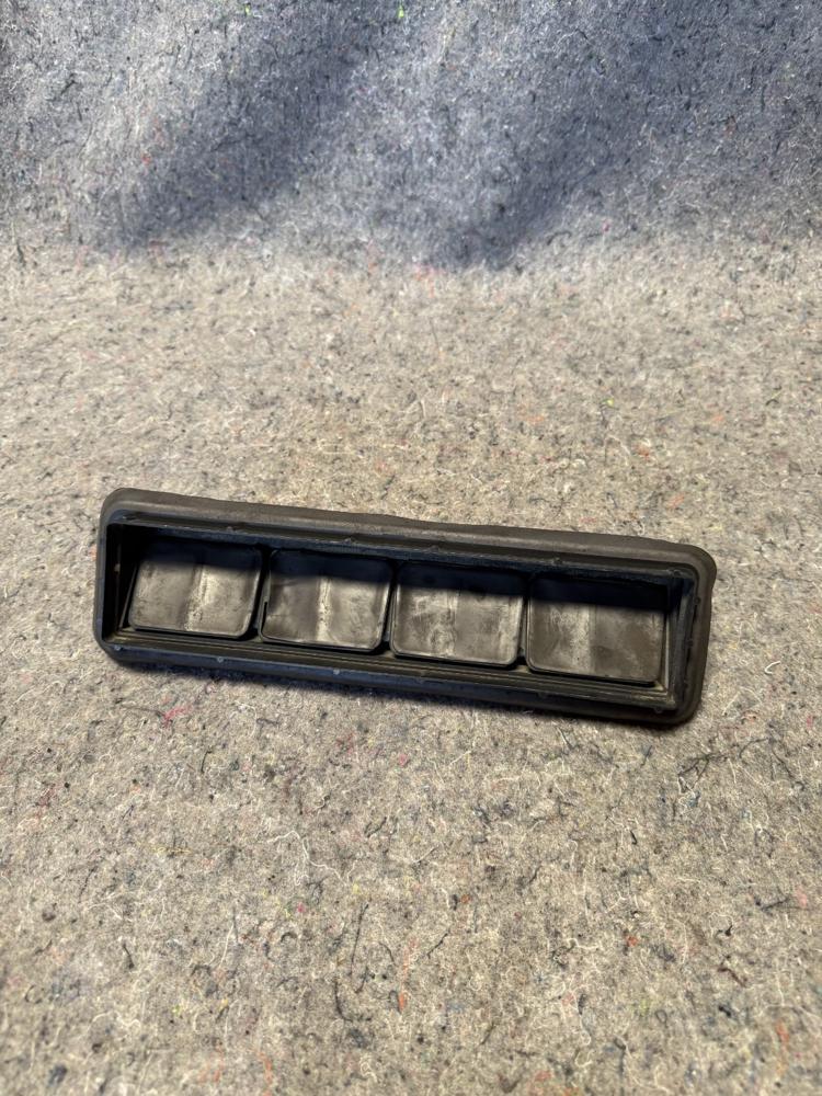 Toyota Tacoma Rear Right Side Quarter Air Vent Grille OEM 6293004040C OEM – photo 3
