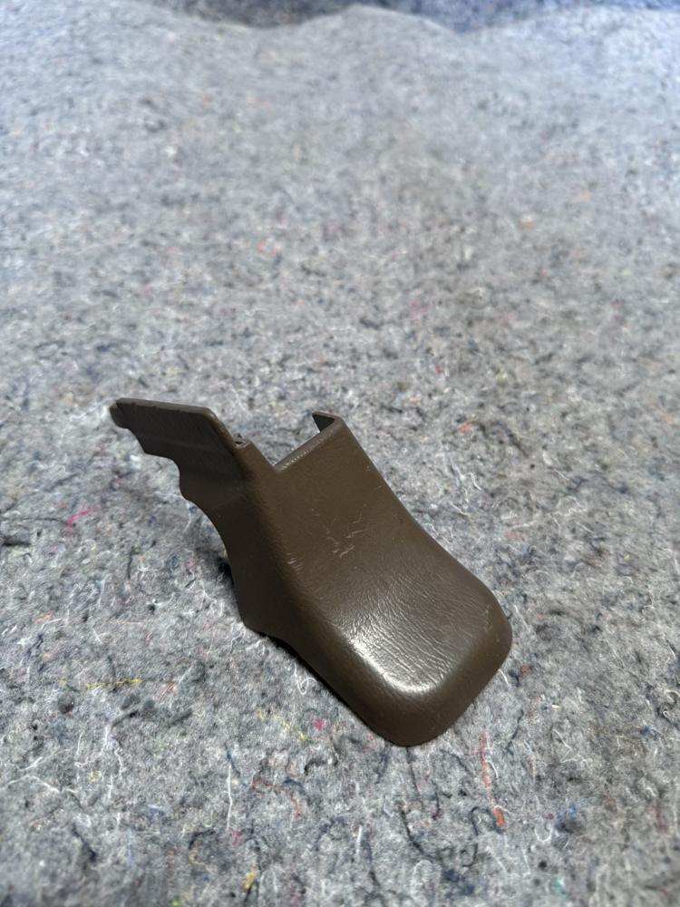 1999 Toyota 4RUNNRT Front RH Outer Seat Bolt Cover OEM – photo 1